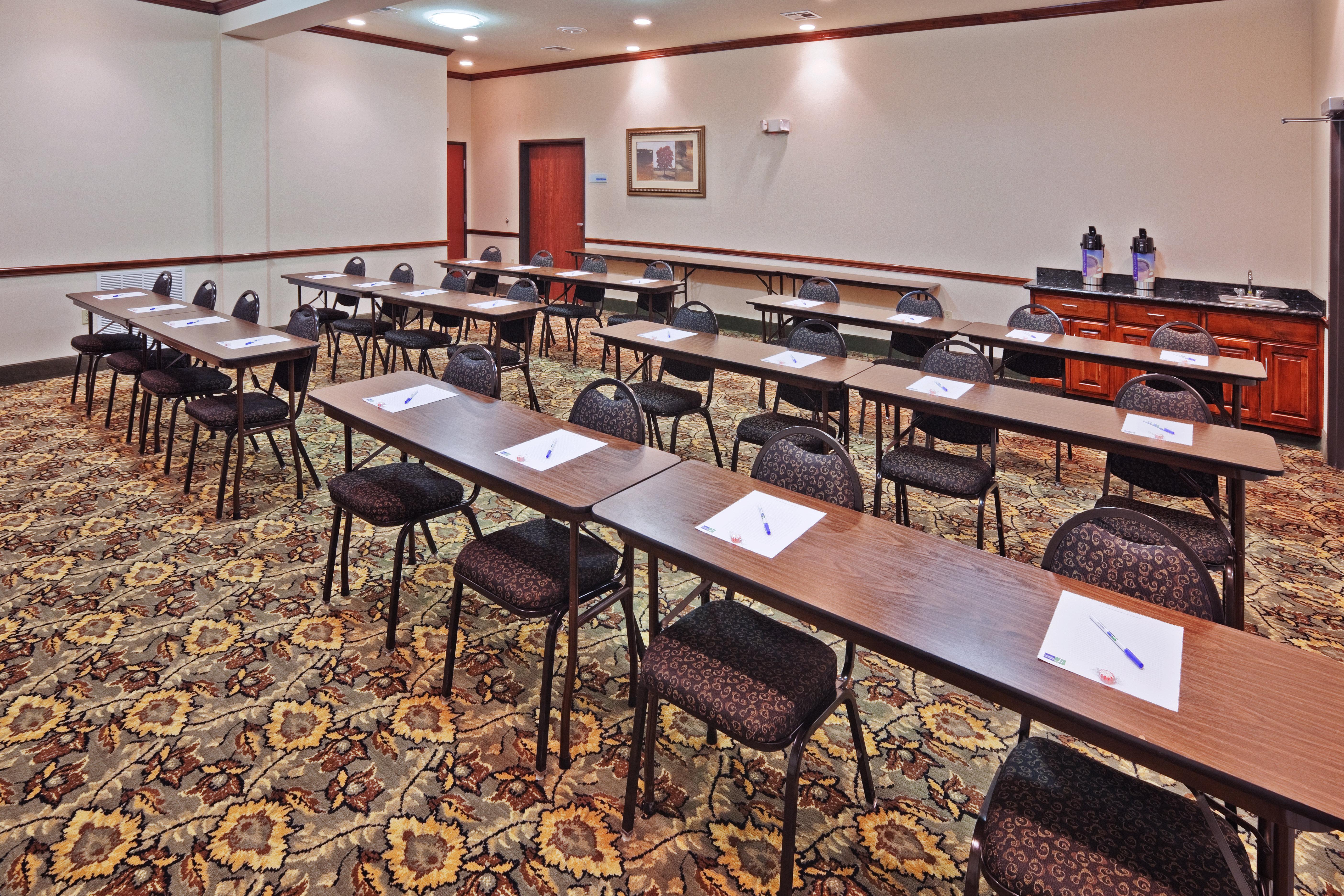 Holiday Inn Express Hotel & Suites Woodward Hwy 270 By Ihg מראה חיצוני תמונה