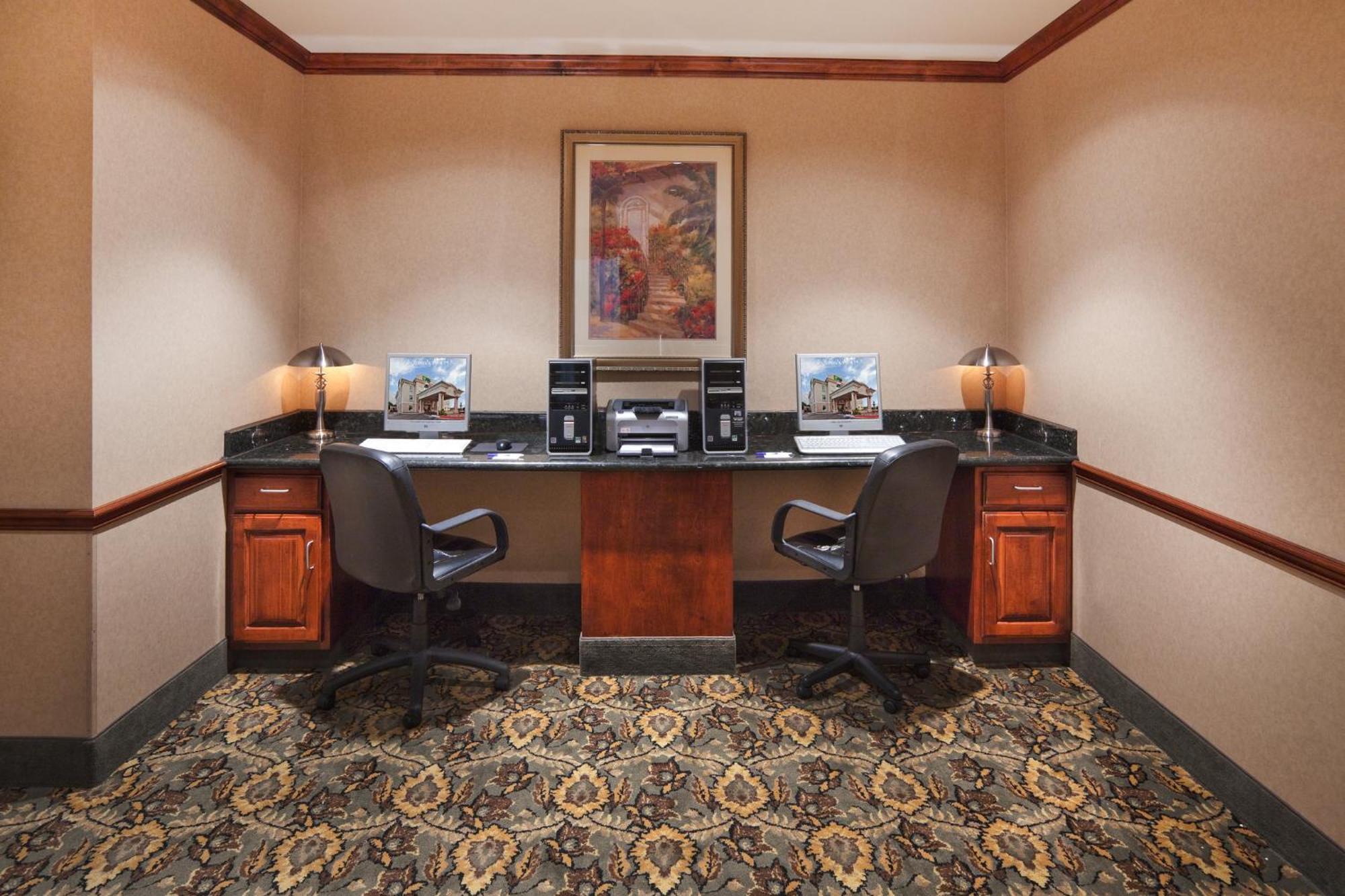 Holiday Inn Express Hotel & Suites Woodward Hwy 270 By Ihg מראה חיצוני תמונה